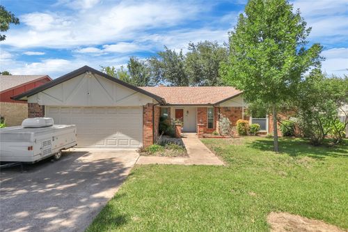 8413 Glenann Dr, North Richland Hills, TX, 76182-4117 | Card Image