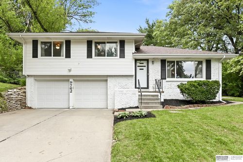 9762 Grover St, Omaha, NE, 68124-3773 | Card Image