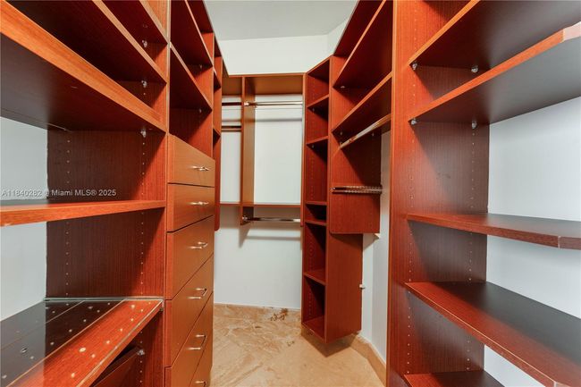 APT-3715 - 1900 N Bayshore Dr, Condo with 2 bedrooms, 3 bathrooms and null parking in Miami FL | Image 31
