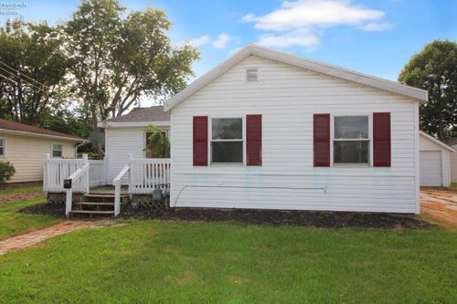214 Linden St, Port Clinton, OH, 43452-1322 | Card Image