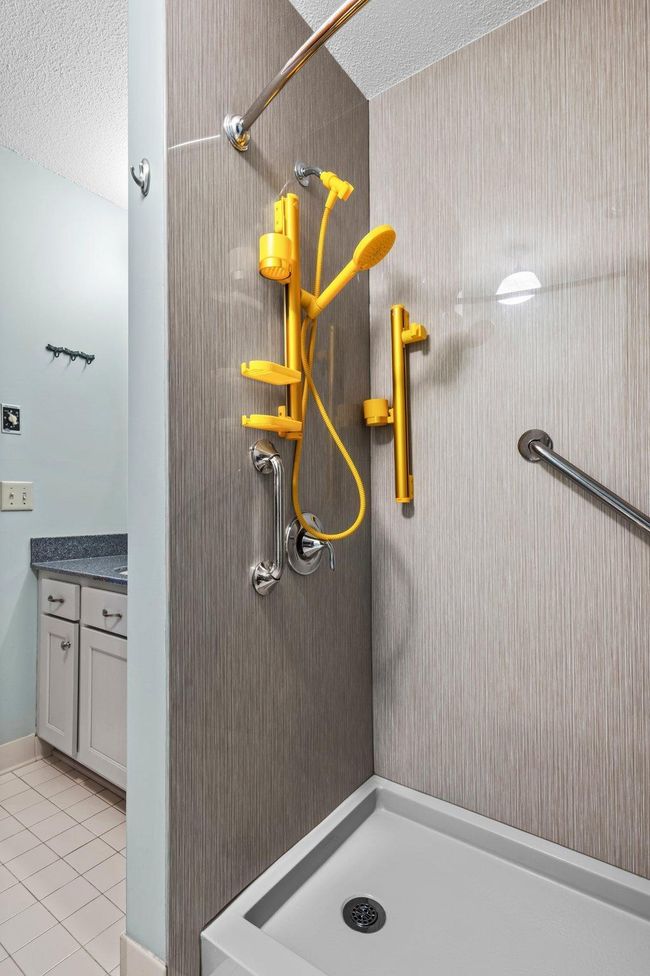 Shower | Image 32