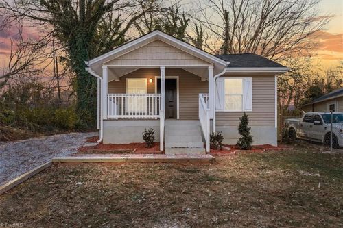 700 Mccreary St, Winston Salem, NC, 27105-3708 | Card Image