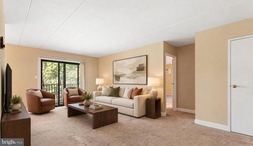 d-5-100 Campbell Cir, DOWNINGTOWN, PA, 19335-3226 | Card Image