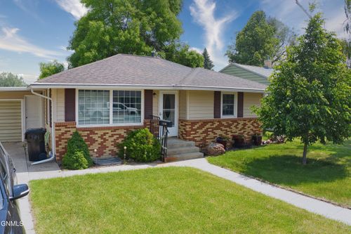 1414 1st Avenue E, Williston, ND, 58801 | Card Image