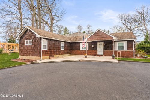 456 Harnell Ave, Oakhurst, NJ, 07755-1474 | Card Image