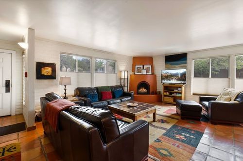 9-320 Artist Rd, Santa Fe, NM, 87501-2079 | Card Image
