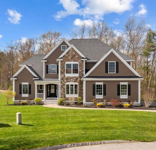 3 Paradise Pl, Salem, NH, 03079-3044 | Card Image