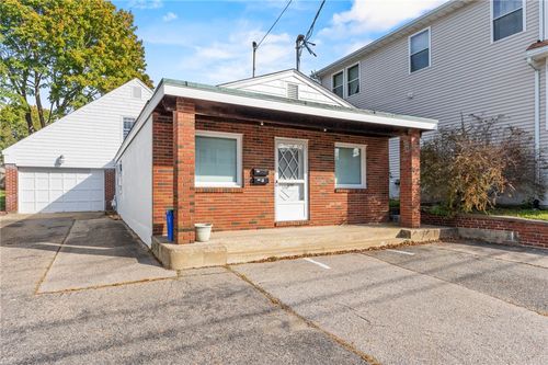 379 Maple Ave, Barrington, RI, 02806-3419 | Card Image