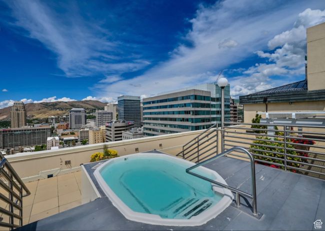 Roof top hot tub | Image 28
