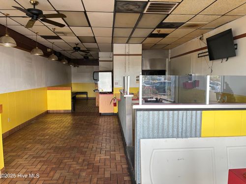 1843 W Ehringhaus St, Elizabeth City, NC, 27909-4555 | Card Image