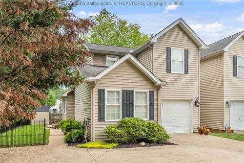 8 Blakeney Rose Ln, Huntington, WV, 25705-2249 | Card Image