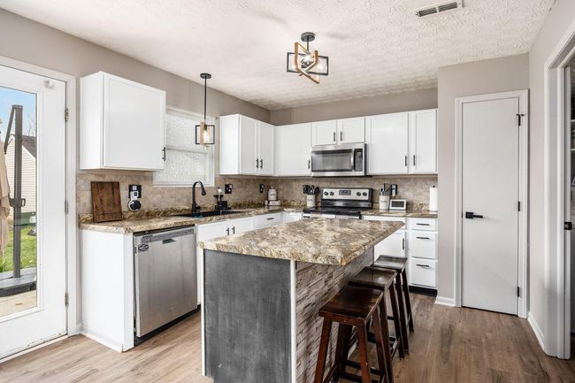 6045 Treaty Ln, Condo with 3 bedrooms, 3 bathrooms and null parking in Galloway OH | Image 9