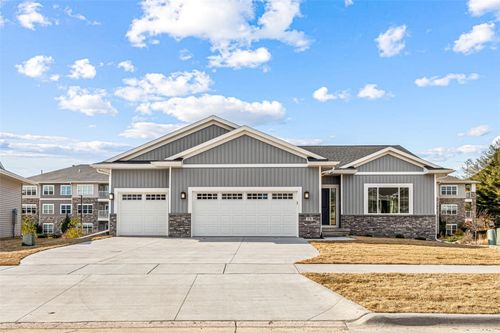 270 Pine Grove Ln, Iowa City, IA, 52245-8803 | Card Image