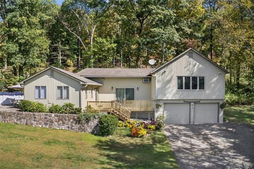 8 Peach Rd, Mahopac, NY, 10541-5326 | Card Image