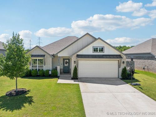 3854 144th St, Bixby, OK, 74008-8067 | Card Image