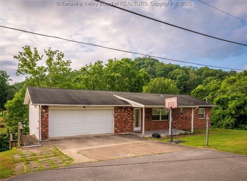 105 Lincoln Hts, Alum Creek, WV, 25003-9162 | Card Image