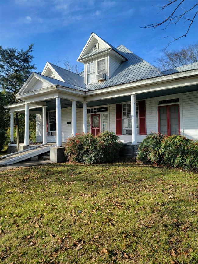 909 W Broadway St, House other with 4 bedrooms, 3 bathrooms and null parking in Clarksville TX | Image 33