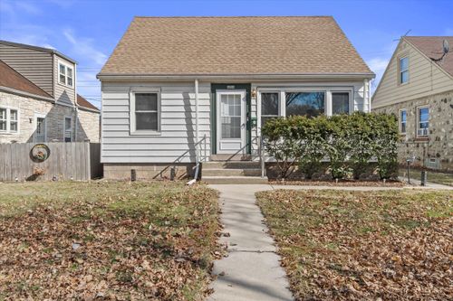 4864 N 21st St, Milwaukee, WI, 53209-5748 | Card Image