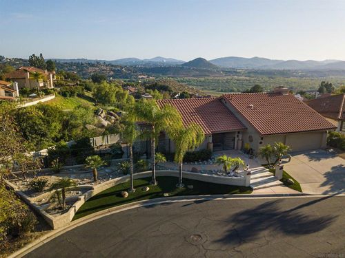 3933 Pinnacle Pl, Escondido, CA, 92025 | Card Image