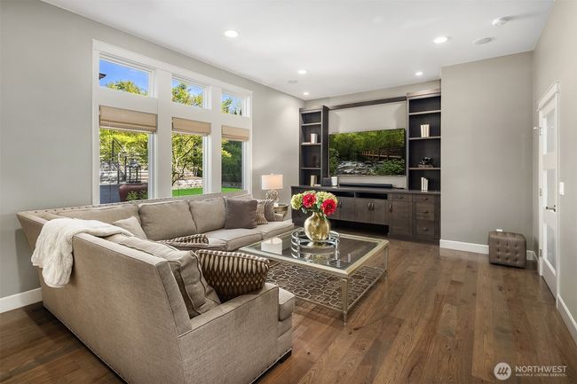 212 5 Th Ave W, House other with 4 bedrooms, 4 bathrooms and 4 parking in Kirkland WA | Image 17