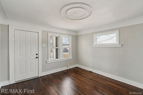 27320 Groveland St, Madison Heights, MI, 48071-3306 | Card Image