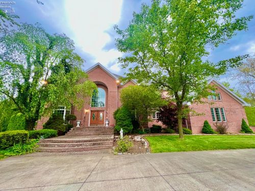 106 Sycamore Woods Ln, Tiffin, OH, 44883-3290 | Card Image