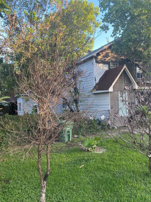 7920 Junius St, Houston, TX, 77012-3214 | Card Image