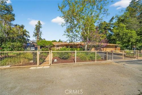 4872 N Arcade Ave, Fresno, CA, 93704-3015 | Card Image