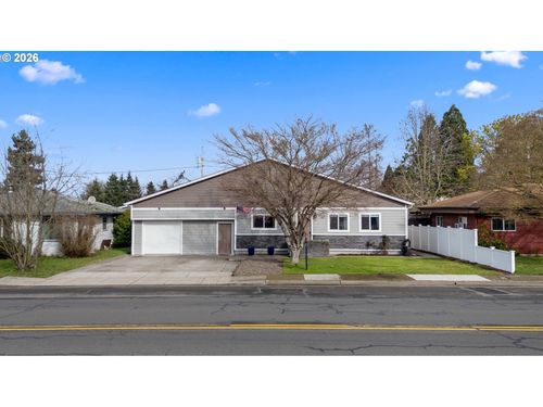 1051 W Oak St, Lebanon, OR, 97355-1768 | Card Image