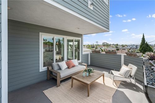 e-1300 12th St, Manhattan Beach, CA, 90266-5263 | Card Image