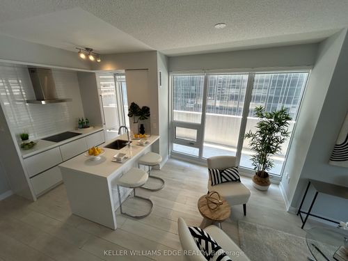 809-2221 Yonge St, Toronto, ON, M4S0B8 | Card Image