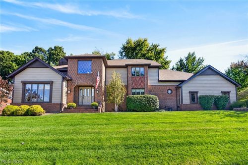481 Lake Of The Woods Blvd, Akron, OH, 44333-2793 | Card Image