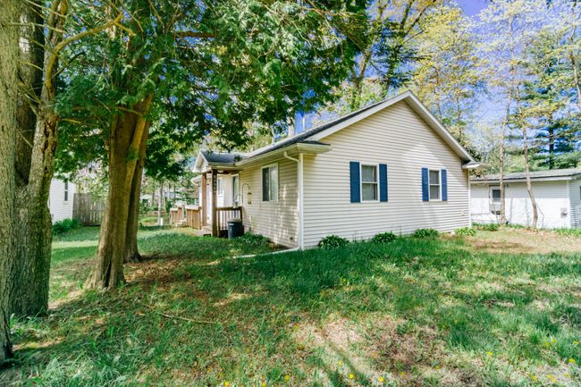 Front of home | Image 6