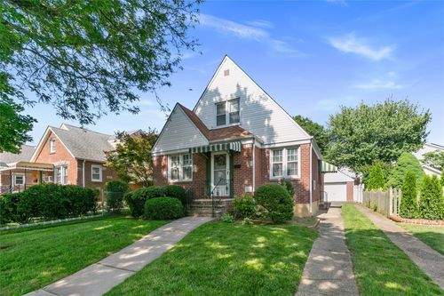 8251 257th St, Glen Oaks, NY, 11004-1441 | Card Image