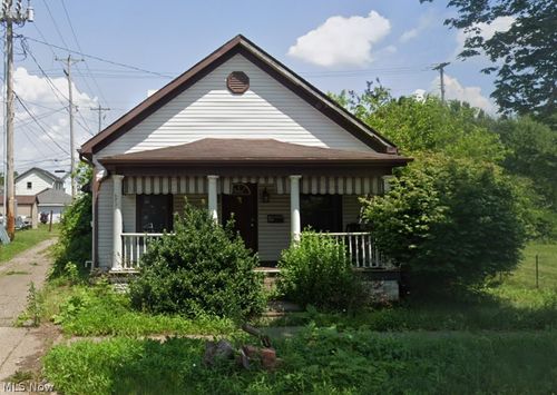 319 E 5th Street, Uhrichsville, OH, 44683 | Card Image