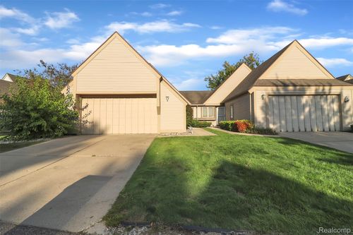 1109 Boulder Ct, Lansing, MI, 48917-4033 | Card Image