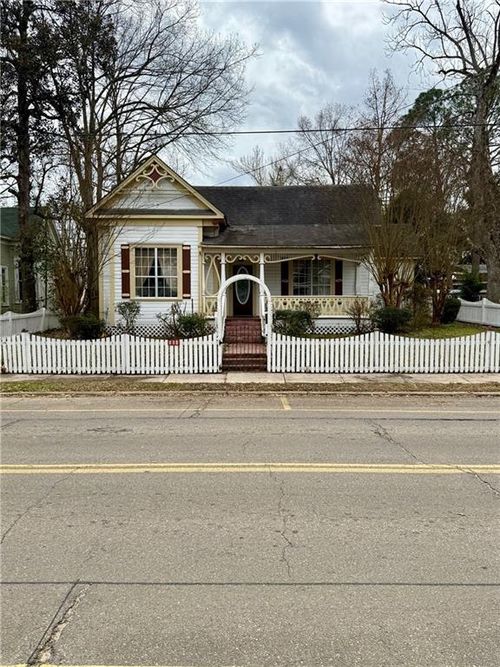 804 E Main St, Winnfield, LA, 71483-3341 | Card Image