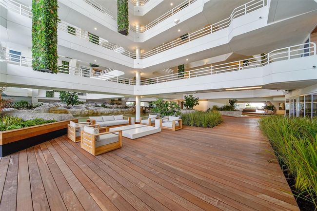 APT-402 - 555 Ne 34 Th St, Condo with 2 bedrooms, 2 bathrooms and null parking in Miami FL | Image 34