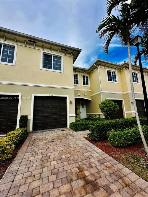 2564-2574 Sw 81st Ter, Miramar, FL, 33025-2464 | Card Image