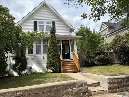 1144 Chestnut Ave, Moose Jaw, SK, S6H1B1 | Card Image