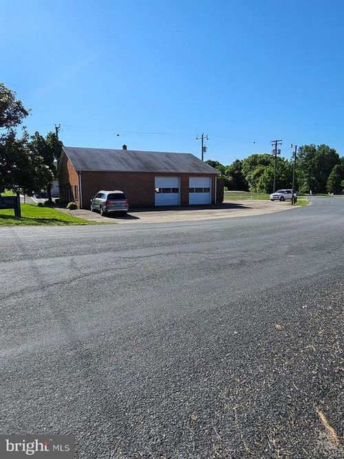 16686 Oak St, DILLWYN, VA, 23936-3312 | Card Image