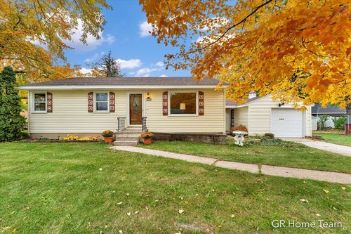 3955 Navaho St Sw, Grandville, MI, 49418-1845 | Card Image