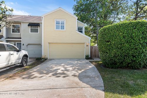 330 Sunrise Cir, Neptune Beach, FL, 32266-3224 | Card Image