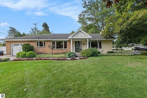 109 Boughey St, Traverse City, MI, 49684-4137 | Card Image