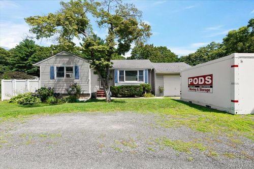 101 Lake Avenue, Smithtown, NY, 11780 | Card Image