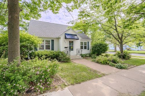 415 Broadway Ave, Wausau, WI, 54403-6848 | Card Image