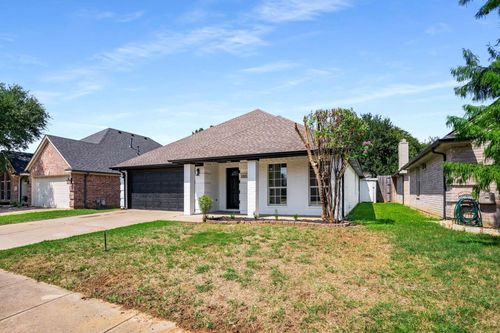 8637 Creede Trl, Fort Worth, TX, 76118-7803 | Card Image