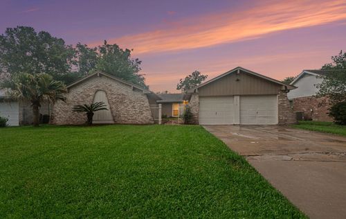 16318 Blackhawk Blvd, Friendswood, TX, 77546-3119 | Card Image