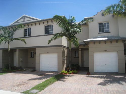 984 Lucaya Dr, Riviera Beach, FL, 33404-6466 | Card Image