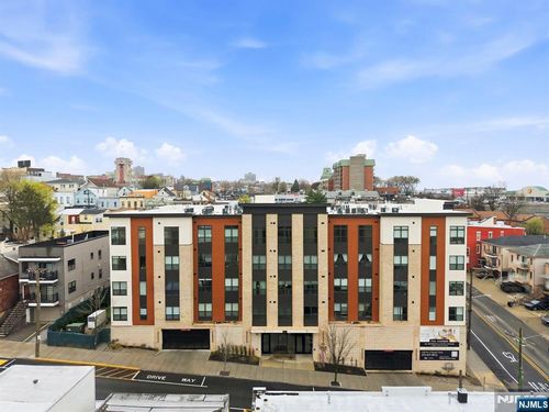 649 38th St, Union City, NJ, 07087-2518 | Card Image